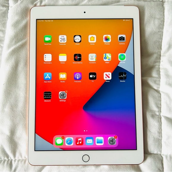 Apple iPad 6th Generation 32GB - Picture 1 of 12